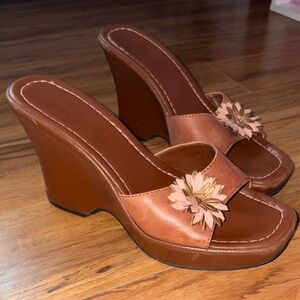 Vintage 90s Skechers Tan Wedge Sandals with Floral Detail